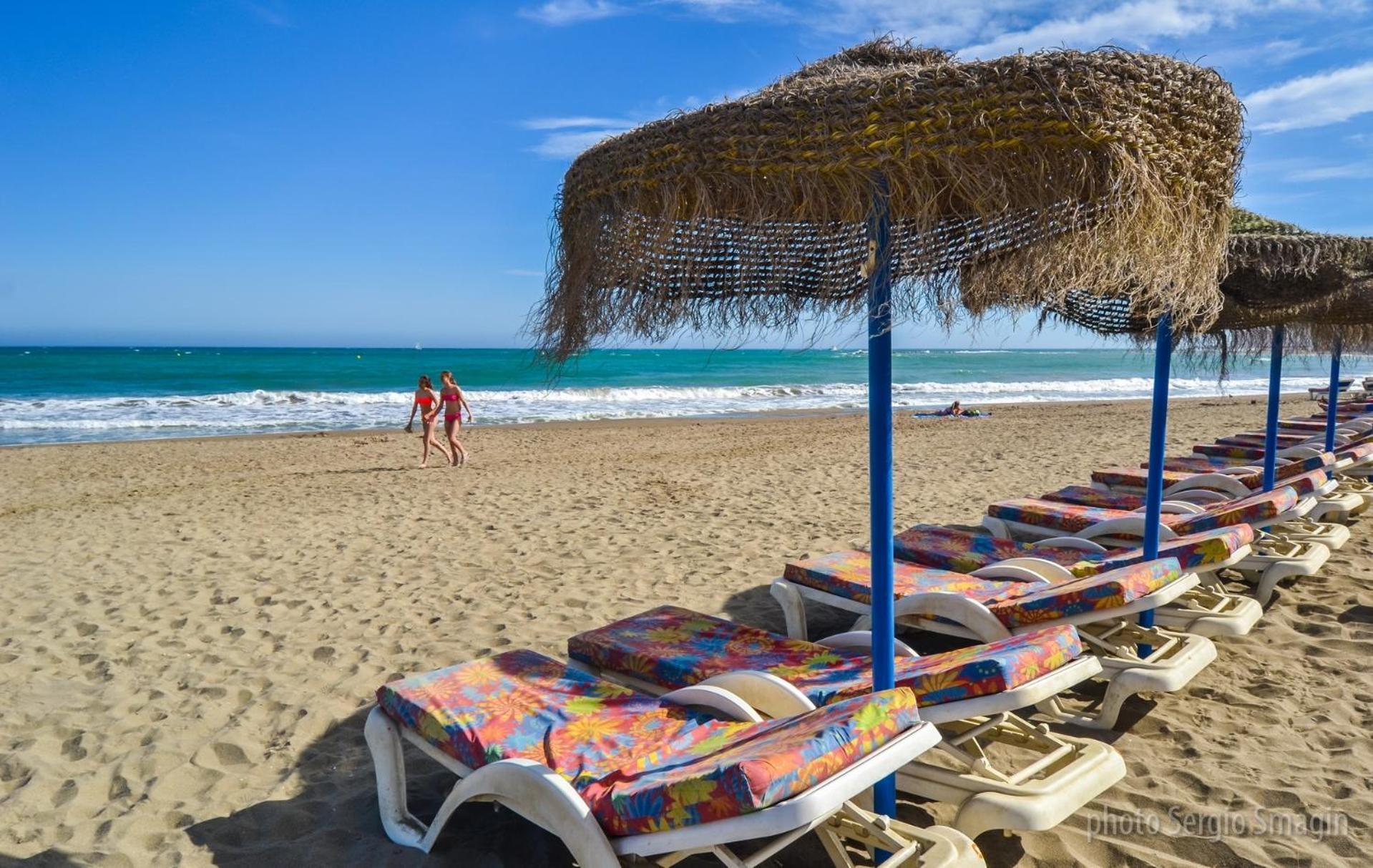 Apartamentos Los Cisnes - 2º Linea De Playa - Perfecta Ubicacion Benalmádena Eksteriør billede