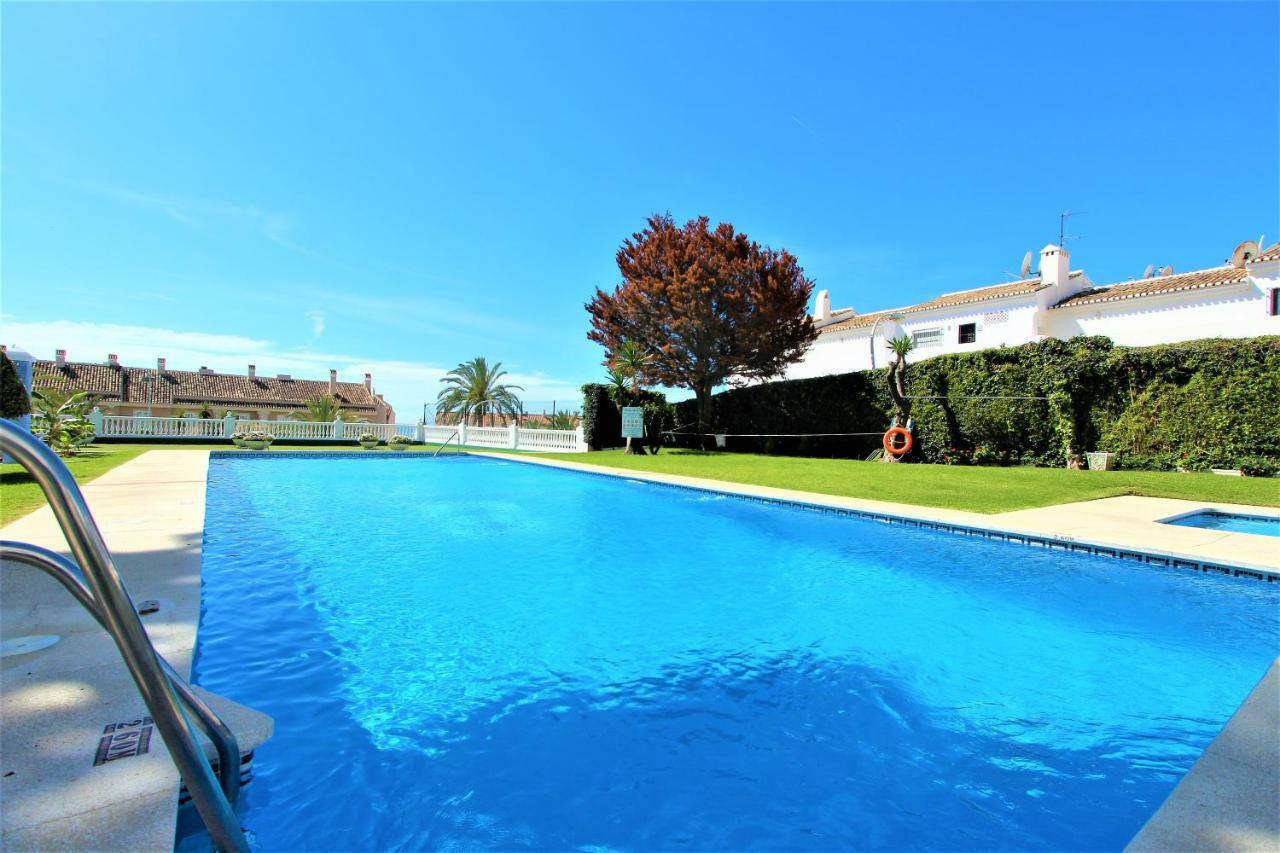 Apartamentos Los Cisnes - 2º Linea De Playa - Perfecta Ubicacion Benalmádena Eksteriør billede