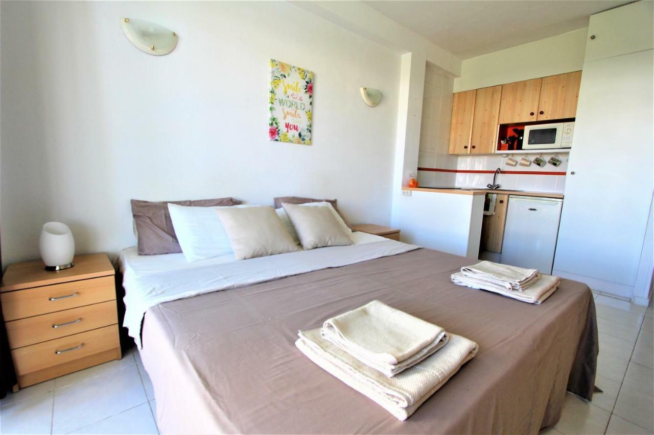 Apartamentos Los Cisnes - 2º Linea De Playa - Perfecta Ubicacion Benalmádena Eksteriør billede