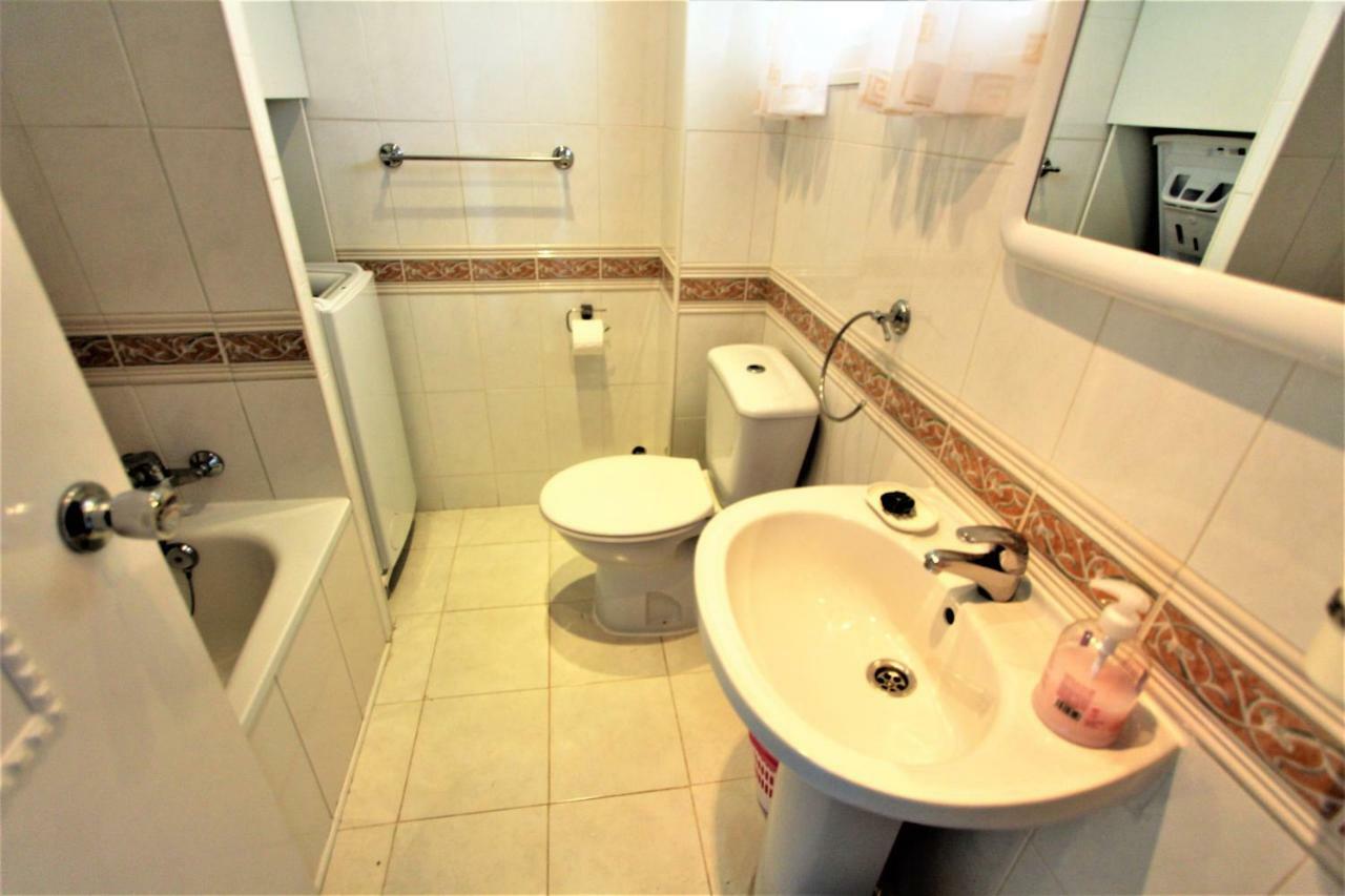 Apartamentos Los Cisnes - 2º Linea De Playa - Perfecta Ubicacion Benalmádena Eksteriør billede